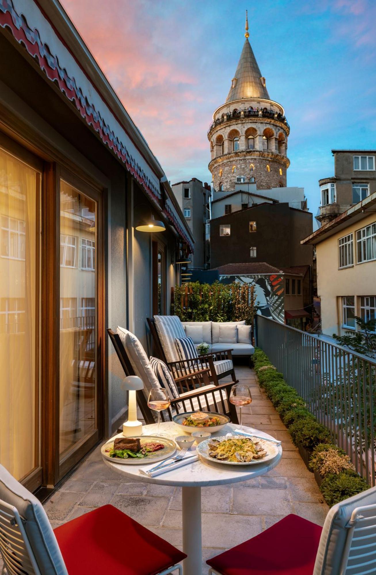 Ecole St. Pierre Hotel Istanbul Exterior photo